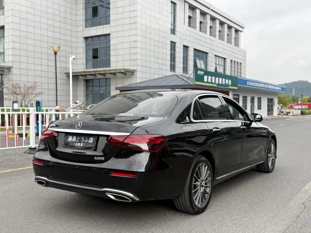 Mercedes-Benz E-Class — Фото автомобиля 12