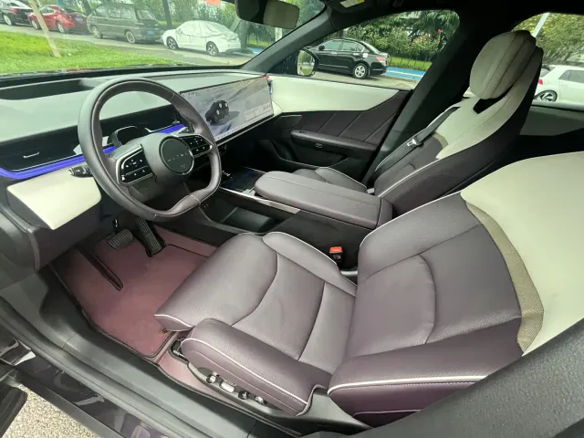 Mazda EZ-60 — Фото автомобиля 12
