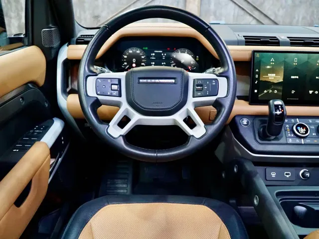 Land Rover Defender — Фото автомобиля 11
