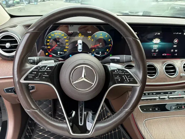 Mercedes-Benz E-Class — Фото автомобиля 6