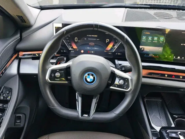 BMW i5 — Фото автомобиля 10