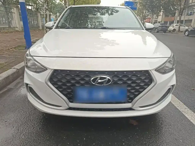 Hyundai Elantra — Фото автомобиля 2