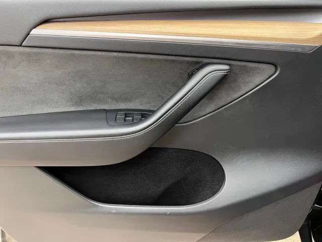 Tesla Model Y — Фото автомобиля 13