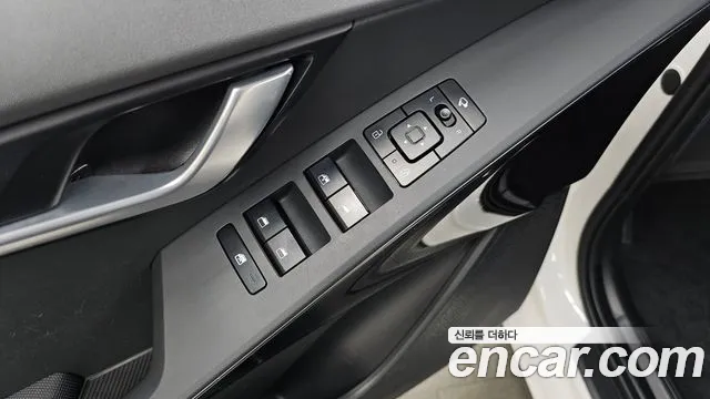 Kia Niro — Фото автомобиля 26
