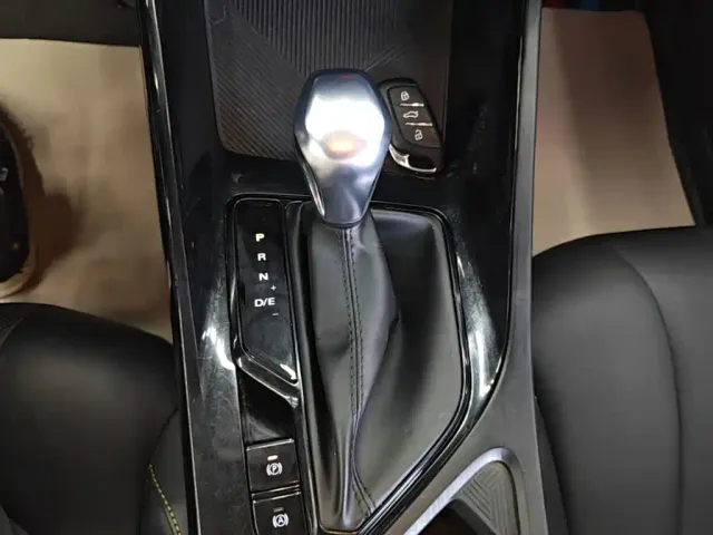 Roewe i5 — Фото автомобиля 13