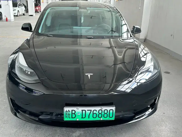Tesla Model 3 — Фото автомобиля 2