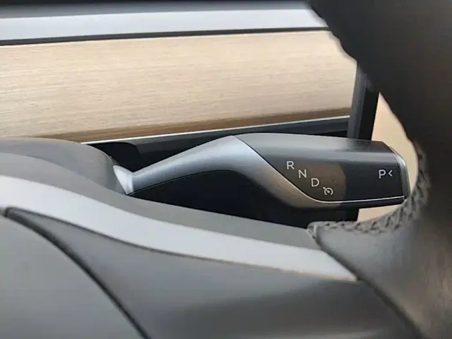 Tesla Model Y — Фото автомобиля 13