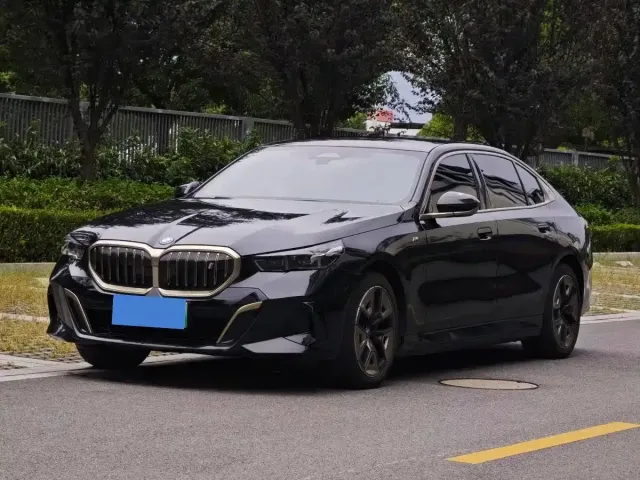BMW BMW i5 2025 eDrive 35L M Sport Package — Фото автомобиля 4