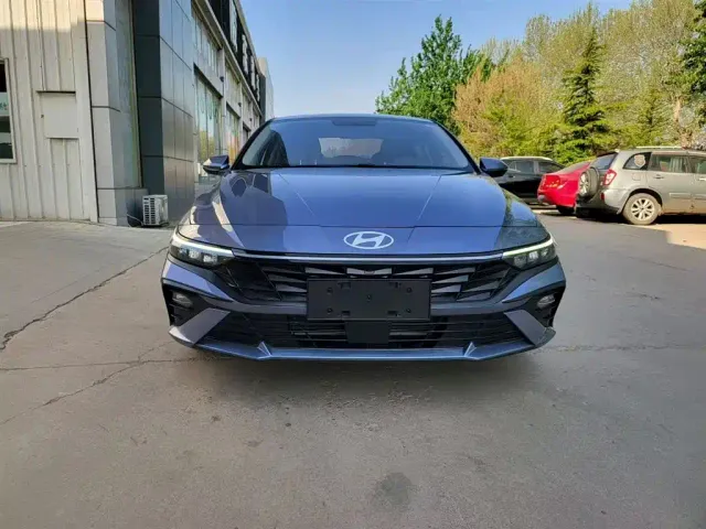 Hyundai Elantra — Фото автомобиля 14
