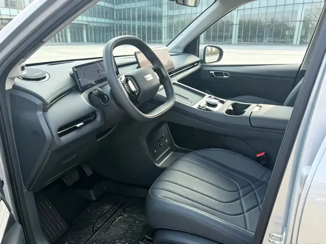 Geely Galaxy Starship 7 EM-i — Фото автомобиля 11