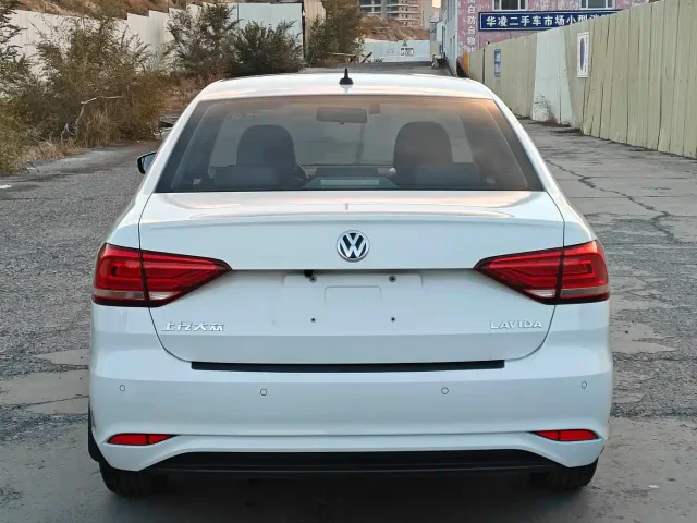 Volkswagen Lavida — Фото автомобиля 4