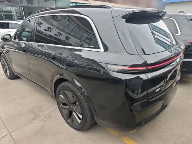 Li Auto L8 — Фото автомобиля 4