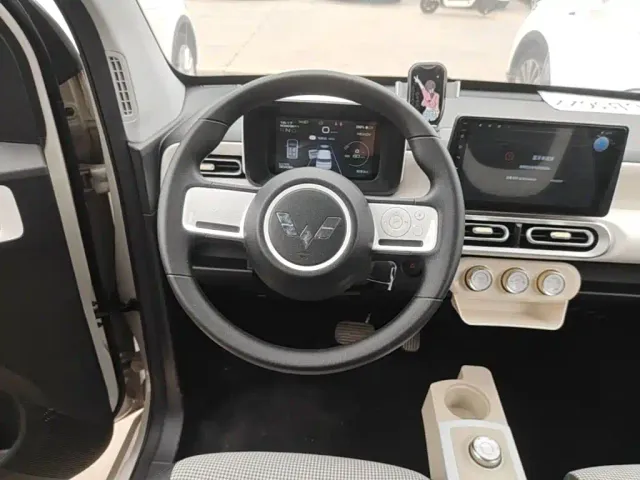 Wuling Hongguang Mini EV — Фото автомобиля 10