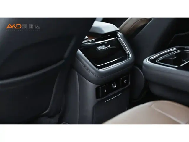Lincoln Navigator — Фото автомобиля 10