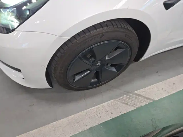 Tesla Model 3 — Фото автомобиля 22
