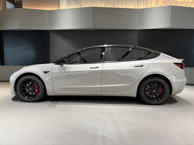 Tesla Model 3 — Фото автомобиля 3