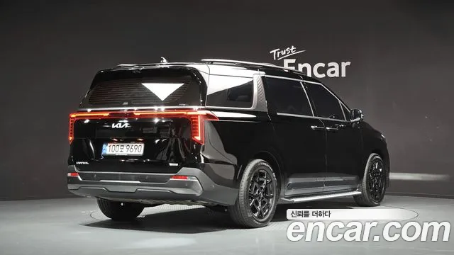 Kia Carnival — Фото автомобиля 2