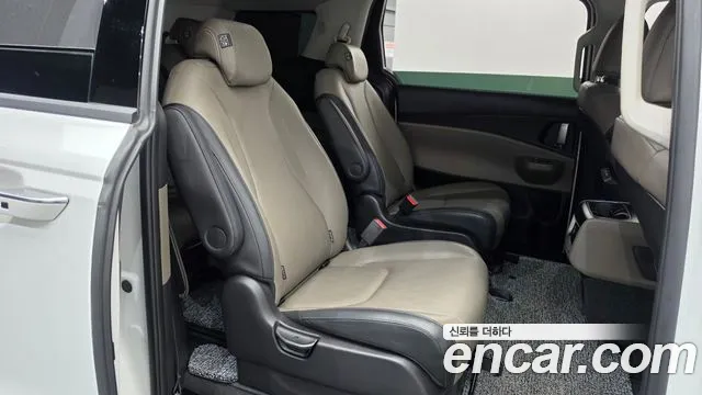 Kia Carnival Generation 4 — Фото автомобиля 11