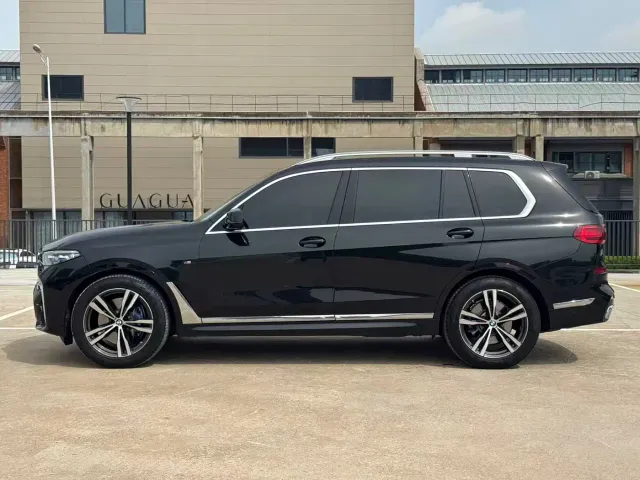 BMW X7 — Фото автомобиля 3