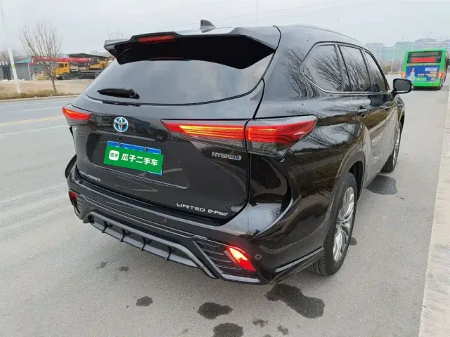 Toyota Highlander — Фото автомобиля 4