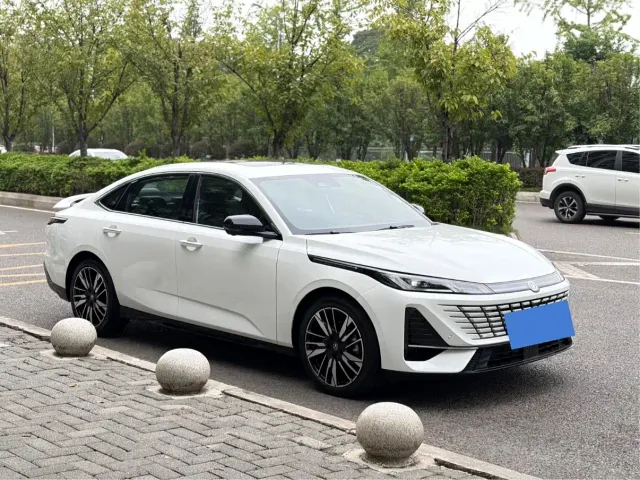 Фотография автомобиля — Changan Eado