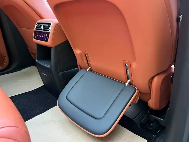 Li Auto L7 — Фото автомобиля 11