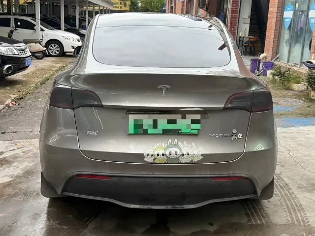 Tesla Model Y — Фото автомобиля 10