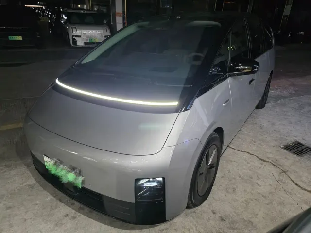 Li Auto MEGA — Фото автомобиля 5