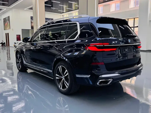 BMW X7 — Фото автомобиля 10
