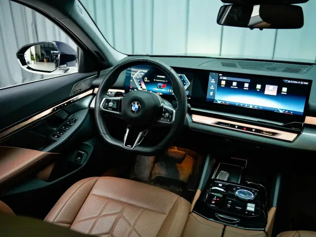 BMW 5 Series — Фото автомобиля 5