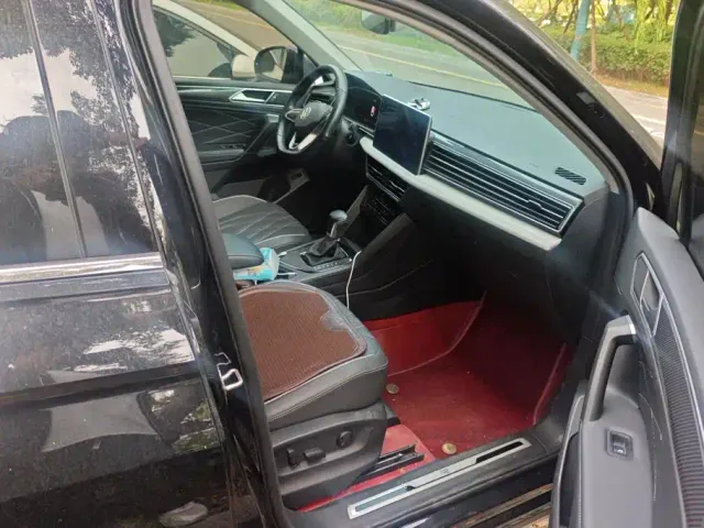 Volkswagen Tiguan L — Фото автомобиля 8