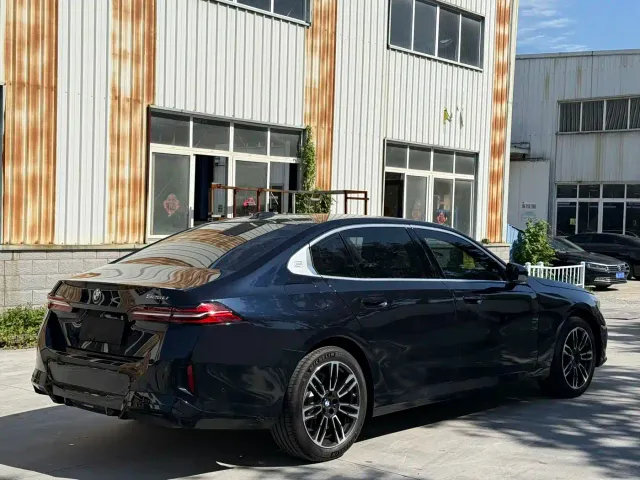 BMW 5 Series — Фото автомобиля 9