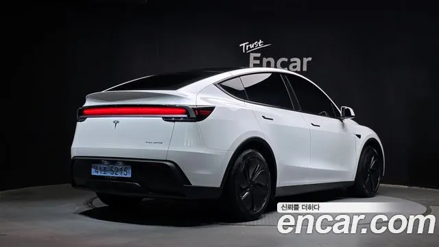 Tesla Model Y — Фото автомобиля 2