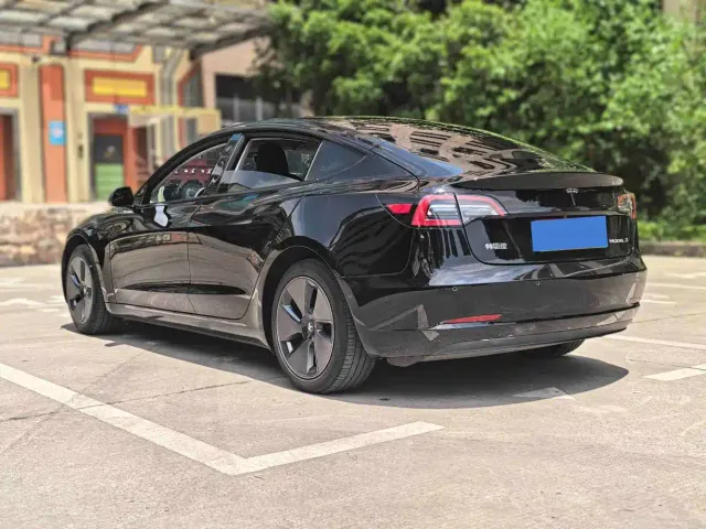 Tesla Model 3 — Фото автомобиля 9