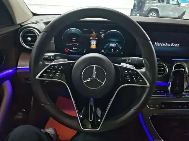 Mercedes-Benz E-Class — Фото автомобиля 10