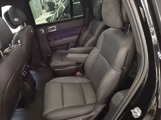 Li Auto L8 — Фото автомобиля 16