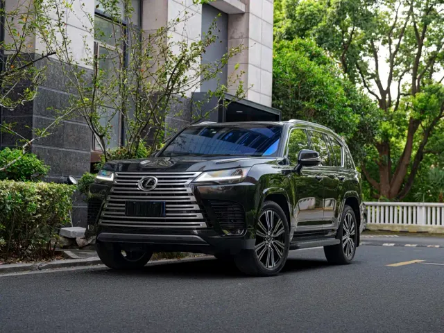 Фотография автомобиля — Lexus LX