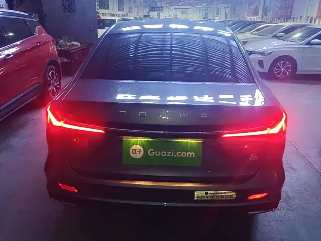 Roewe i5 — Фото автомобиля 5