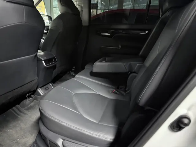Toyota Highlander — Фото автомобиля 11