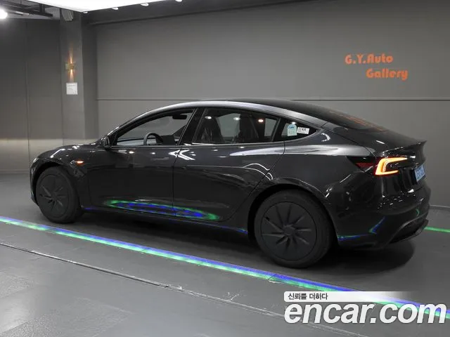 Tesla Model 3 — Фото автомобиля 2