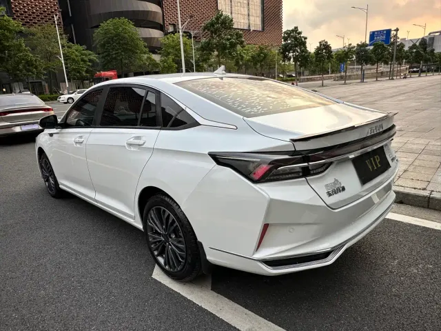 Dongfeng Yixuan MAX — Фото автомобиля 17