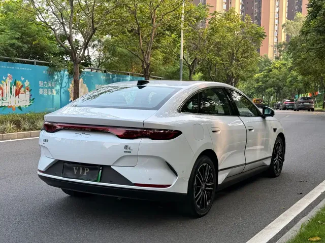 BYD Qin L — Фото автомобиля 10