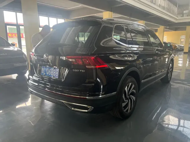Volkswagen Tiguan L — Фото автомобиля 4