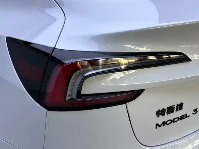 Tesla Model 3 — Фото автомобиля 18