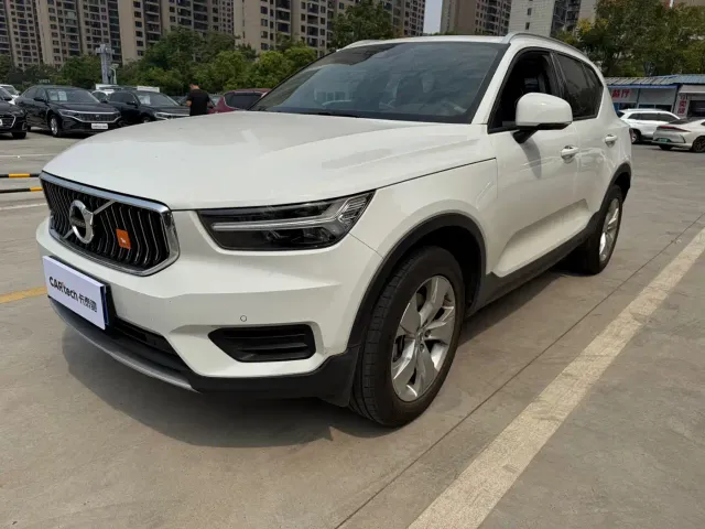 Фотография автомобиля — Volvo XC40