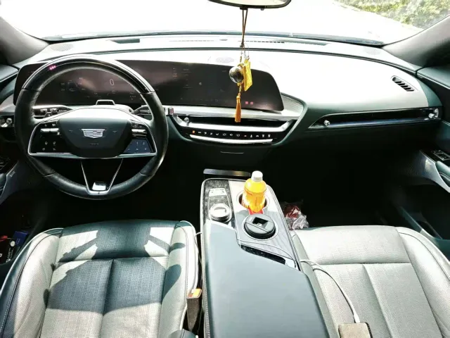 Cadillac Lyriq — Фото автомобиля 13