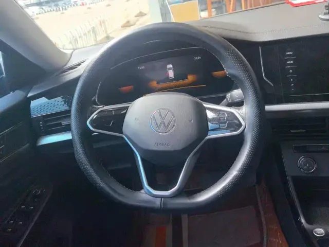 Volkswagen Passat — Фото автомобиля 14