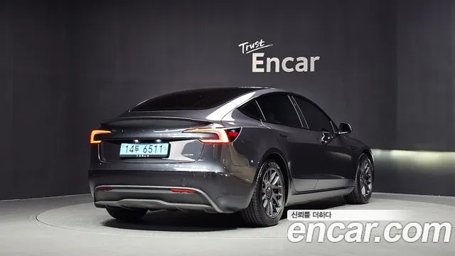 Tesla Model 3 — Фото автомобиля 2