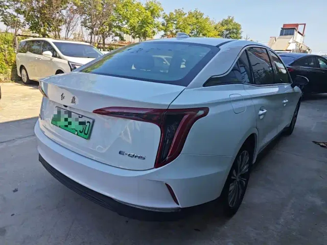 Hongqi E-QM5 — Фото автомобиля 6