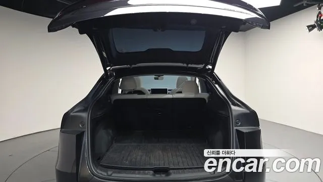 Tesla Model Y — Фото автомобиля 18